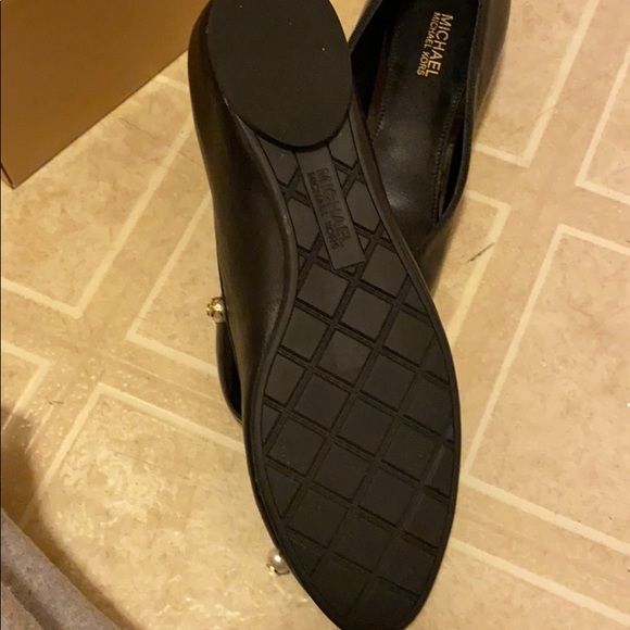 Micheal Kors Flats - Picture 3 of 4